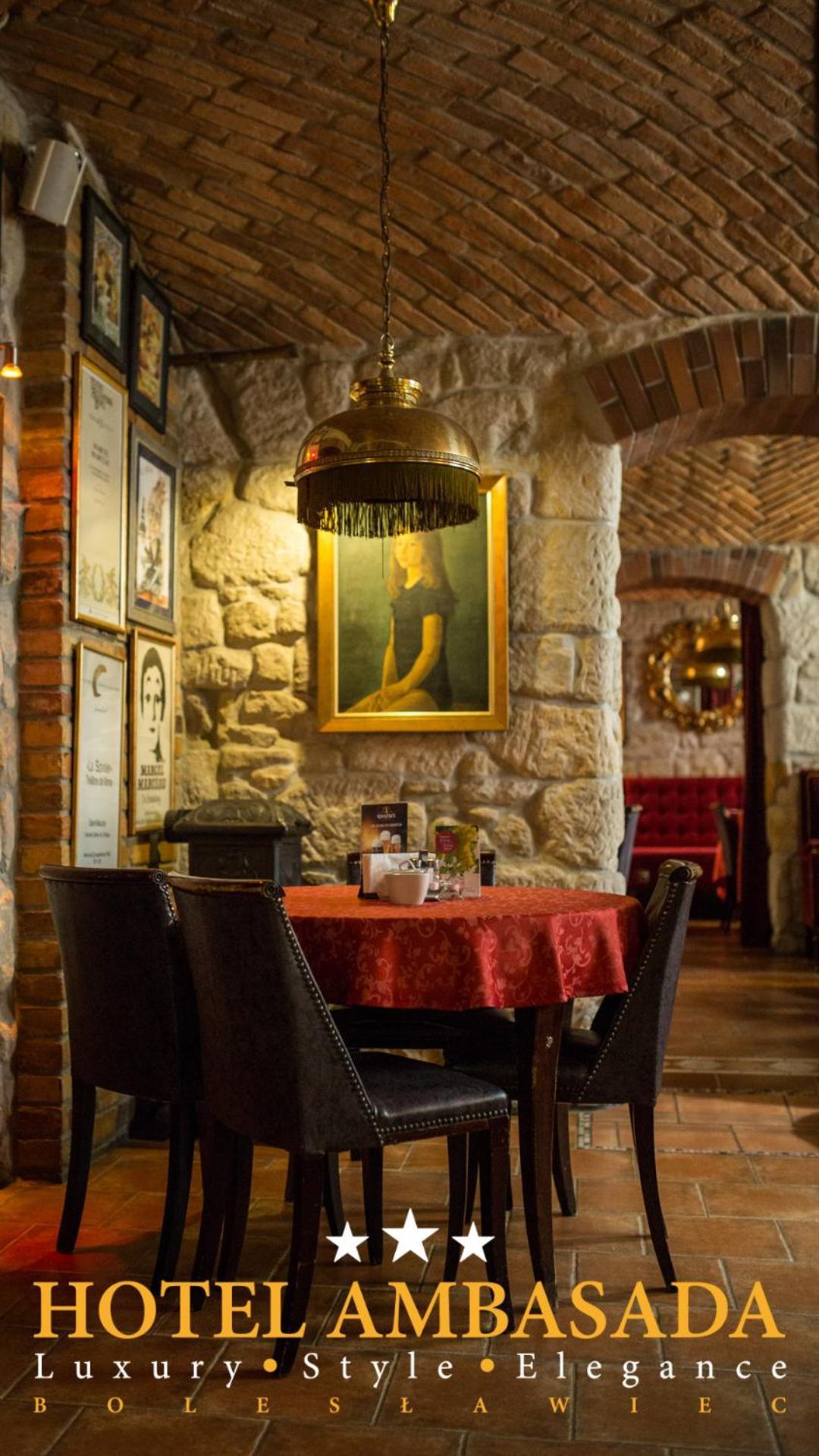בולסלאביש Hotel Ambasada Boleslawiec מראה חיצוני תמונה